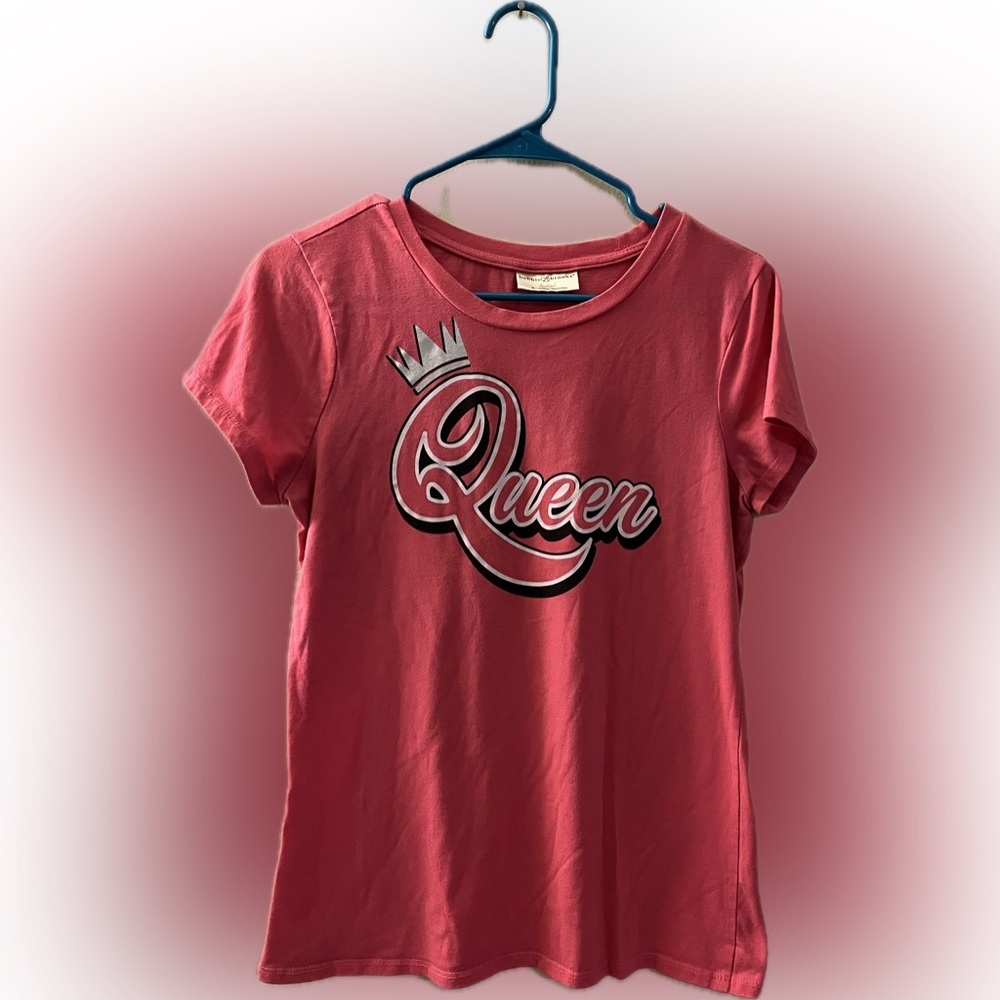 Queen Bobbie Brooks Pink Short Sleeve Tee